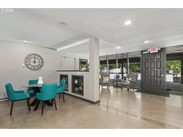 200 BURNHAM Rd 306, Lake Oswego, OR 97034