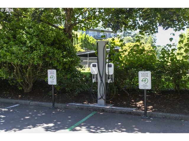 200 BURNHAM Rd 306, Lake Oswego, OR 97034