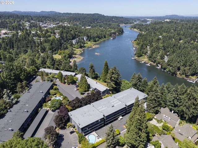 200 BURNHAM Rd 306, Lake Oswego, OR 97034