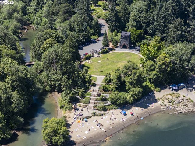 200 BURNHAM Rd 306, Lake Oswego, OR 97034