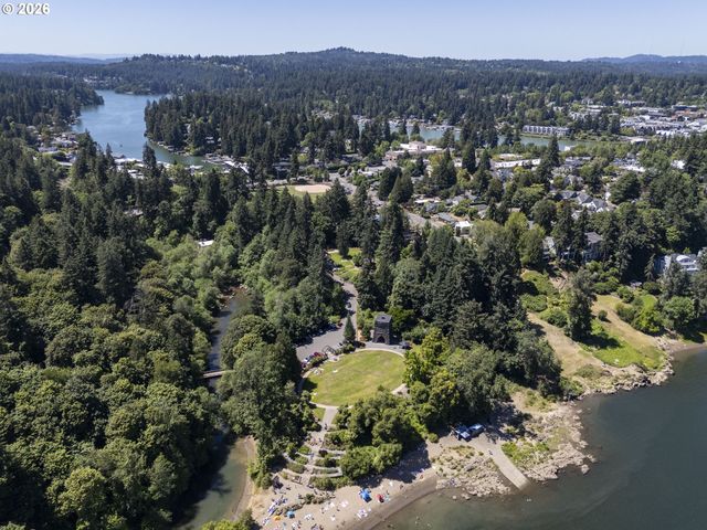 200 BURNHAM Rd 306, Lake Oswego, OR 97034