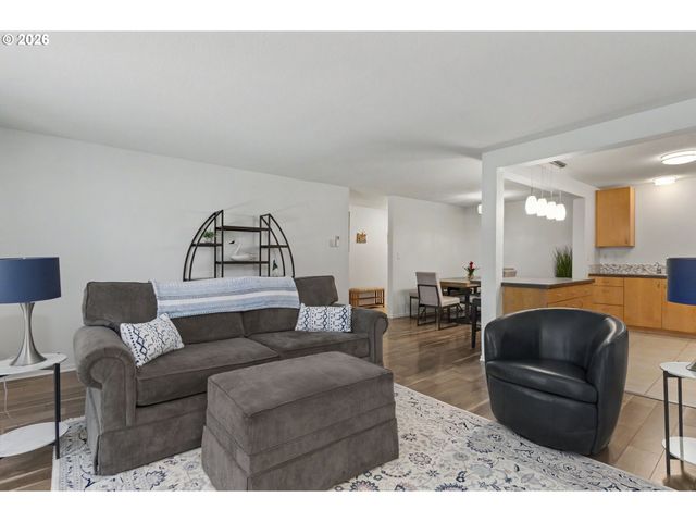 200 BURNHAM Rd 306, Lake Oswego, OR 97034