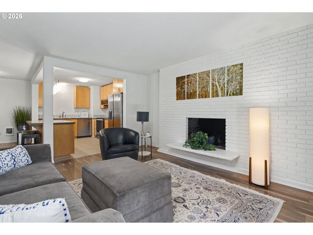 200 BURNHAM Rd 306, Lake Oswego, OR 97034