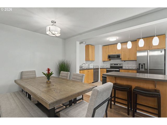 200 BURNHAM Rd 306, Lake Oswego, OR 97034