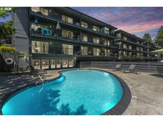 200 BURNHAM Rd 306, Lake Oswego, OR 97034