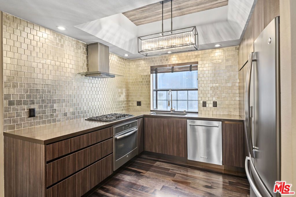 Image 12 of property listing at 36 Navy Street 3, Venice, CA 90291