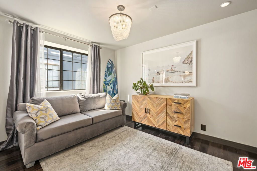 Image 15 of property listing at 36 Navy Street 3, Venice, CA 90291