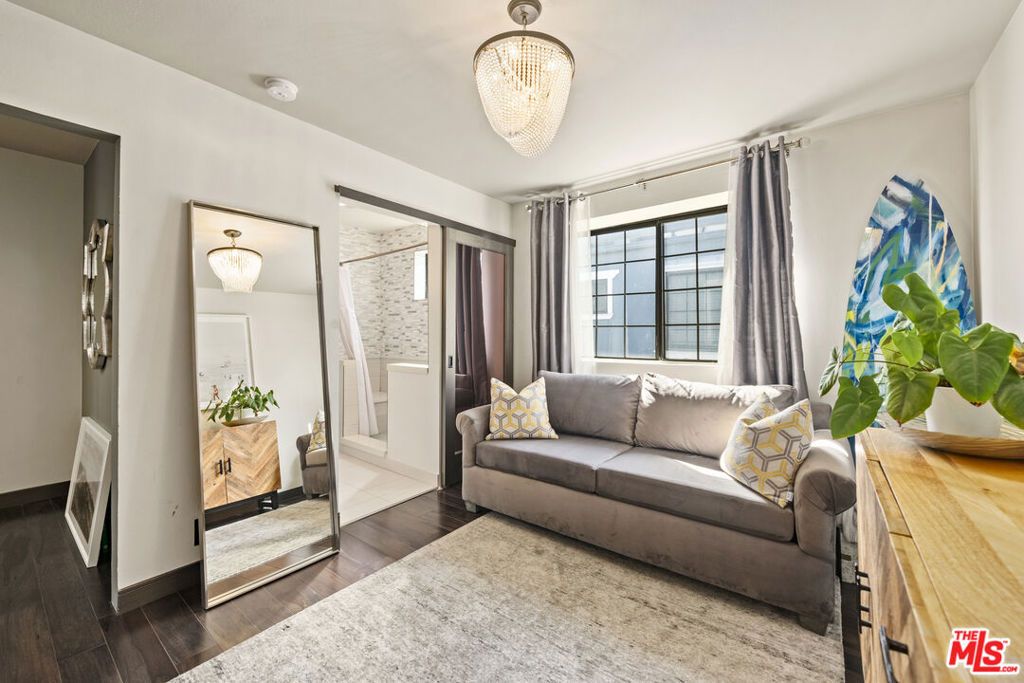 Image 16 of property listing at 36 Navy Street 3, Venice, CA 90291