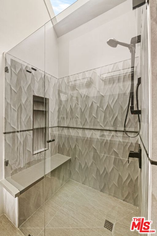 Image 23 of property listing at 36 Navy Street 3, Venice, CA 90291
