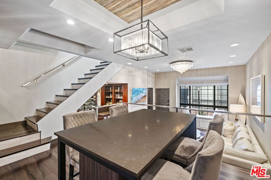 Image 8 of property listing at 36 Navy Street 3, Venice, CA 90291