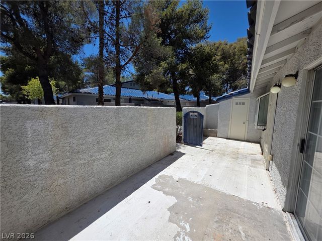2121 Chertsey Drive D, Las Vegas, NV 89108