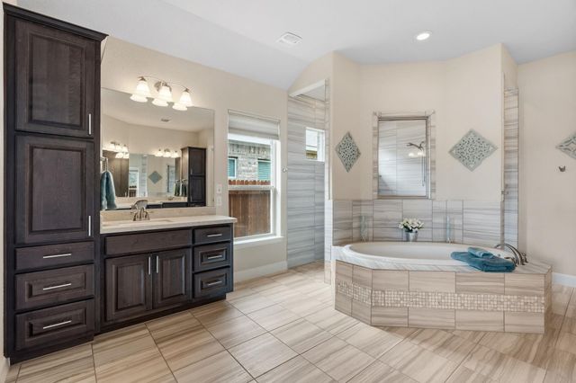 213 Garden Gate LN, Liberty Hill, TX 78642