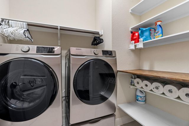 213 Garden Gate LN, Liberty Hill, TX 78642