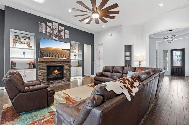 213 Garden Gate LN, Liberty Hill, TX 78642