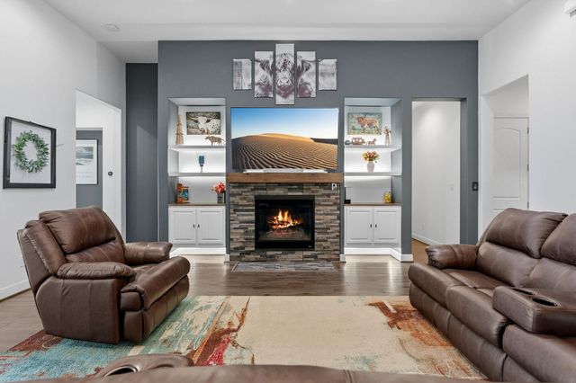 213 Garden Gate LN, Liberty Hill, TX 78642