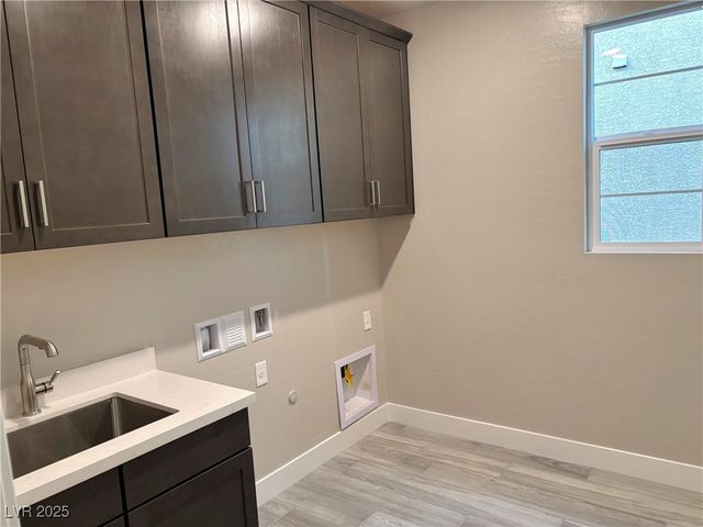 8518 Brian Strange Court, Las Vegas, NV 89113