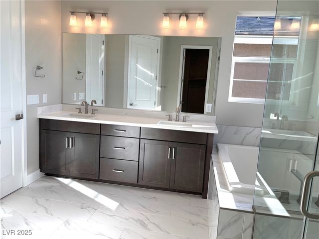 8518 Brian Strange Court, Las Vegas, NV 89113