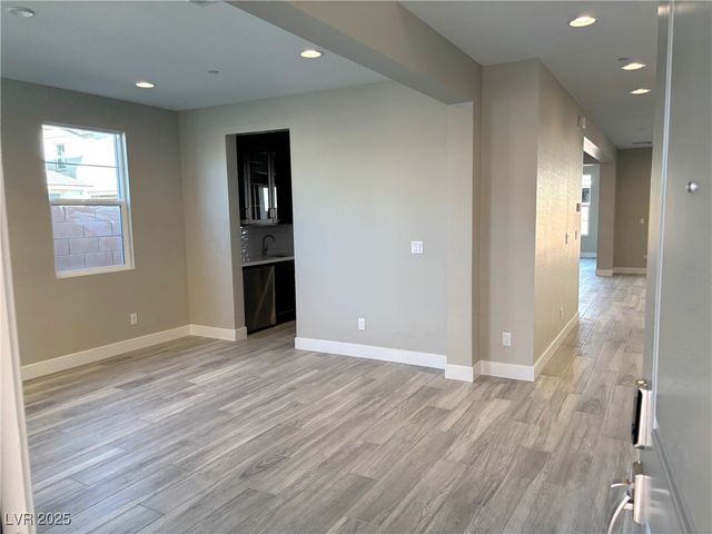 8518 Brian Strange Court, Las Vegas, NV 89113