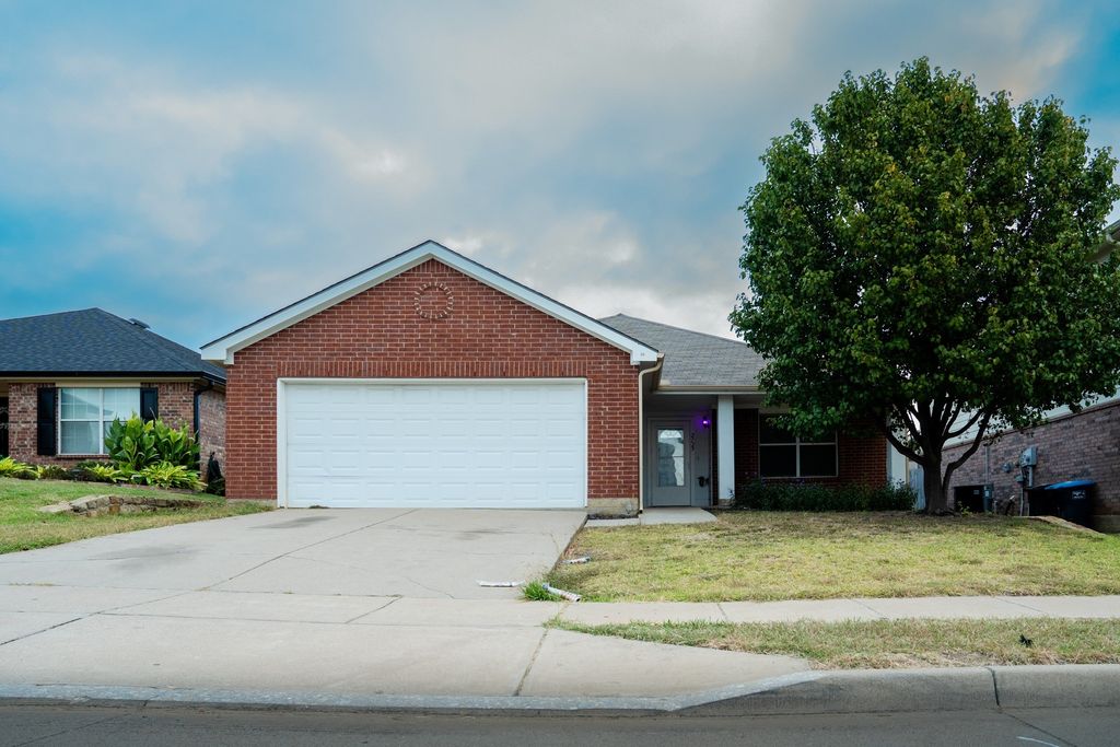 2129 Bliss Road, Fort Worth, TX 76177