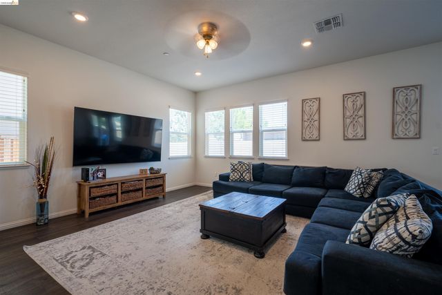 58 Redberry Loop, Brentwood, CA 94513