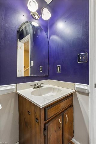 13 Estate DR, Hampton, VA 23666