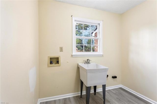13 Estate DR, Hampton, VA 23666
