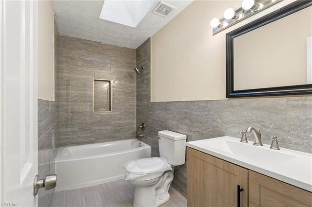 13 Estate DR, Hampton, VA 23666