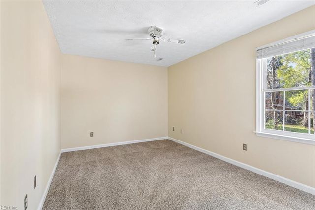 13 Estate DR, Hampton, VA 23666