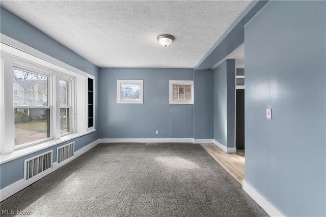 594 Columbia Avenue, Akron, OH 44310