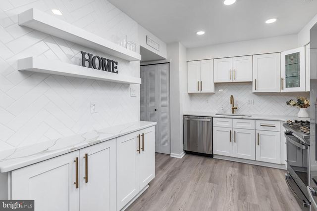 239 STRAWBRIDGE LN, Mullica Hill, NJ 08062