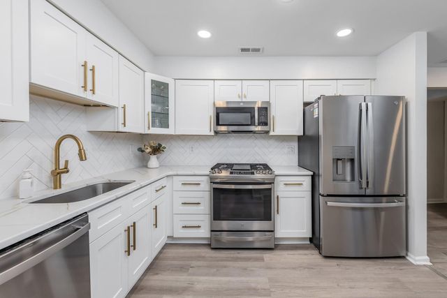 239 STRAWBRIDGE LN, Mullica Hill, NJ 08062