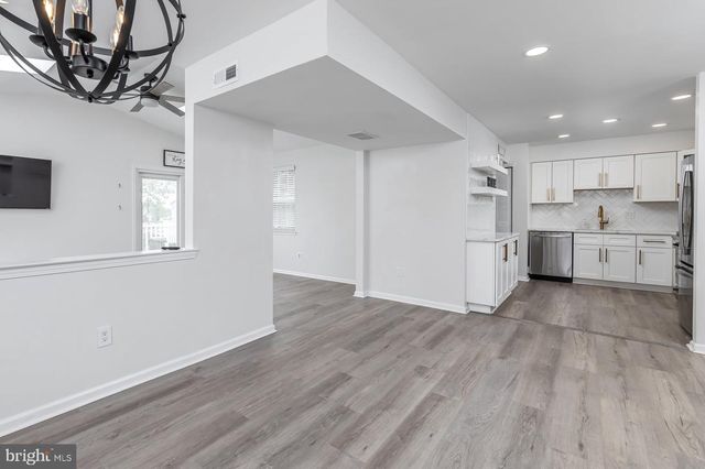 239 STRAWBRIDGE LN, Mullica Hill, NJ 08062