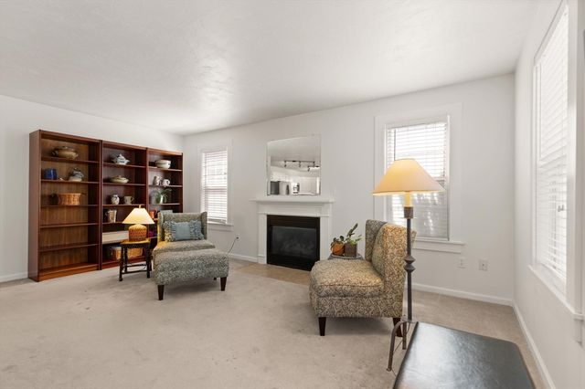 47 Lilac Cir 47, Marlborough, MA 01752