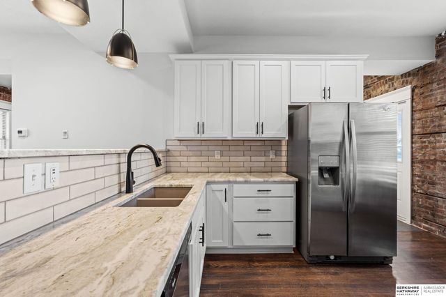 813 S 33rd Street, Omaha, NE 68105