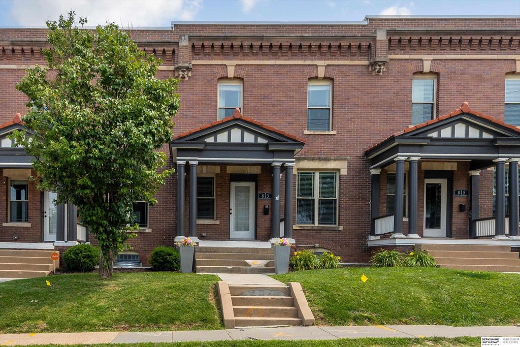 813 S 33rd Street, Omaha, NE 68105