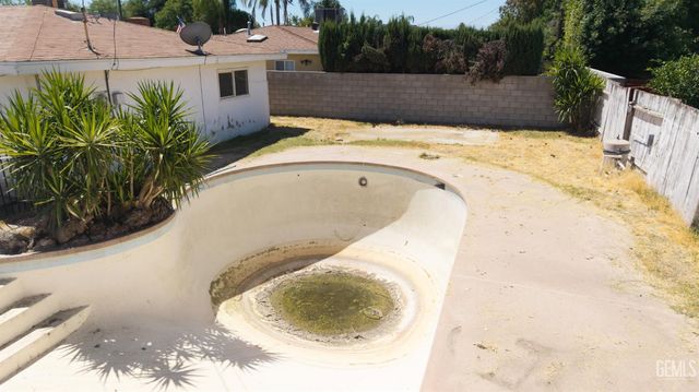 5105 Debby Street, Bakersfield, CA 93307