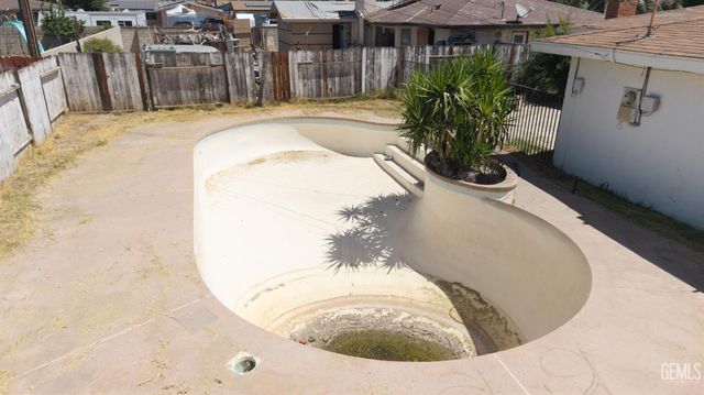 5105 Debby Street, Bakersfield, CA 93307