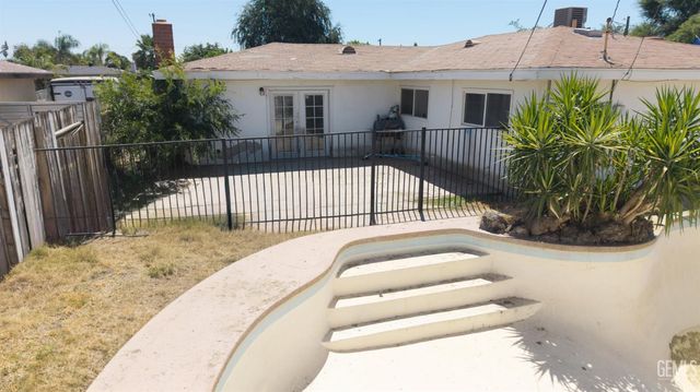 5105 Debby Street, Bakersfield, CA 93307