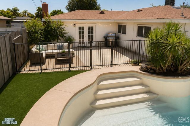 5105 Debby Street, Bakersfield, CA 93307