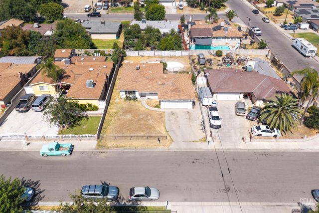 5105 Debby Street, Bakersfield, CA 93307