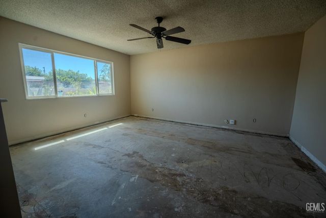 5105 Debby Street, Bakersfield, CA 93307