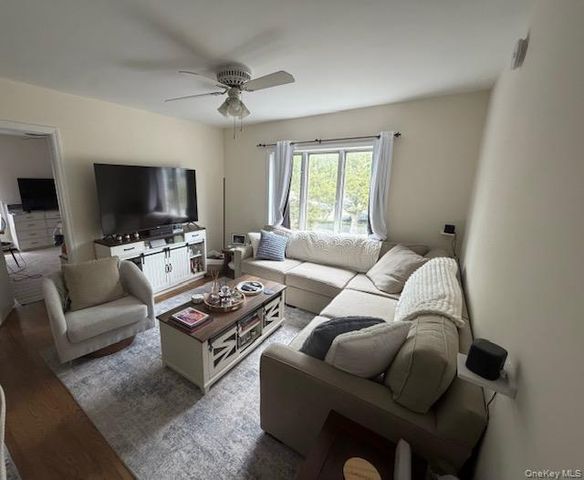 191 Birch Hill Rd 3, Locust Valley, NY 11560