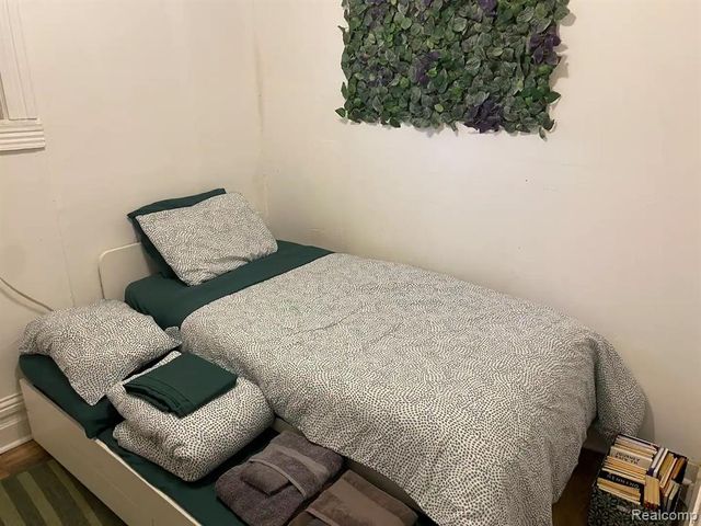 1417 Van Dyke Street, Detroit, MI 48214