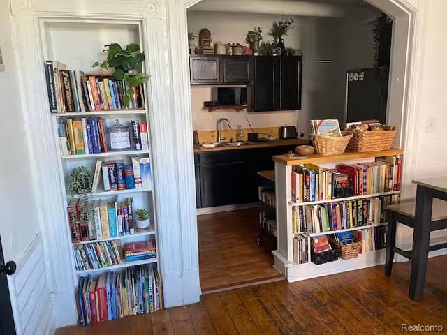 1417 Van Dyke Street, Detroit, MI 48214