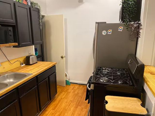 1417 Van Dyke Street, Detroit, MI 48214