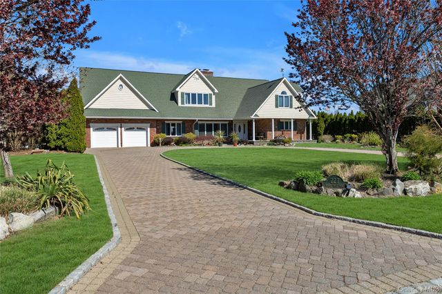 227 W Islip Road, West Islip, NY 11795