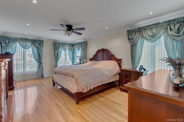 227 W Islip Road, West Islip, NY 11795