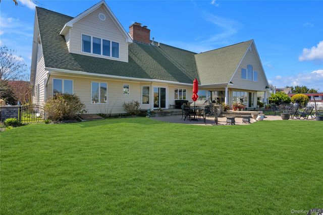 227 W Islip Road, West Islip, NY 11795