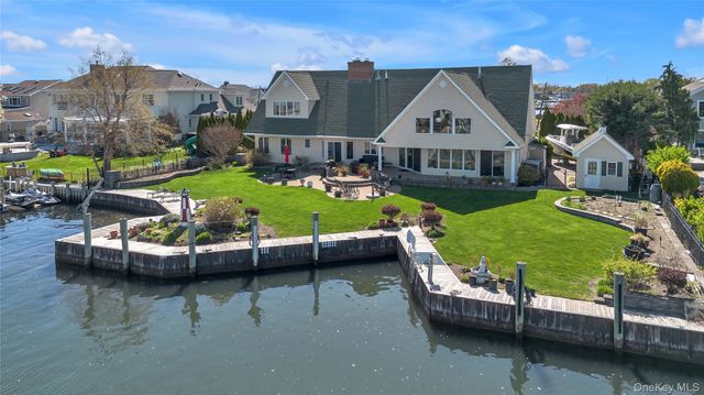 227 W Islip Road, West Islip, NY 11795