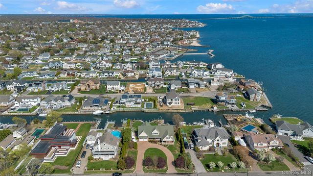 227 W Islip Road, West Islip, NY 11795